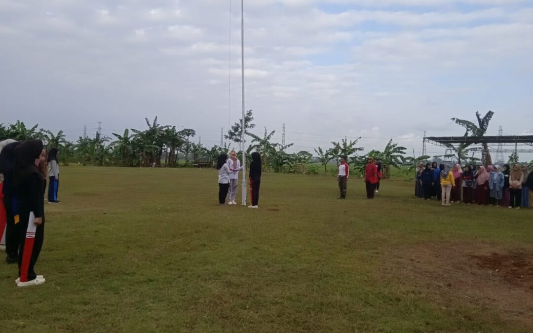Latihan Upacara Bendera HUT RI ke-80 di Lapangan Desa Keleng